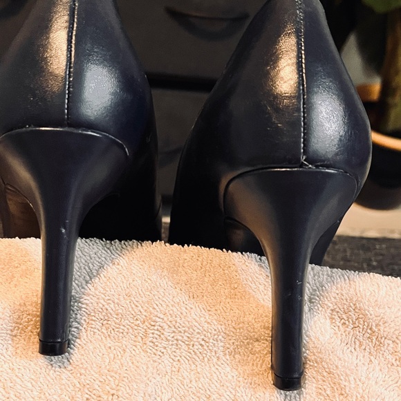 New Navy Heels - Picture 3 of 4